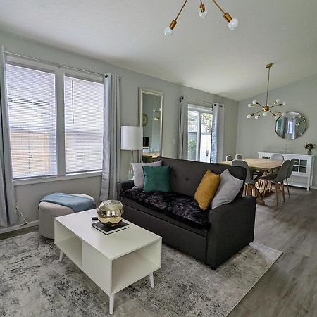 Contemporary 2-Bedroom Close To Downtown, Dining 유진 외부 사진