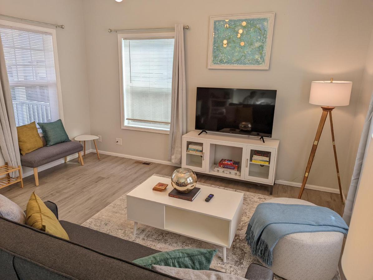 Contemporary 2-Bedroom Close To Downtown, Dining 유진 외부 사진