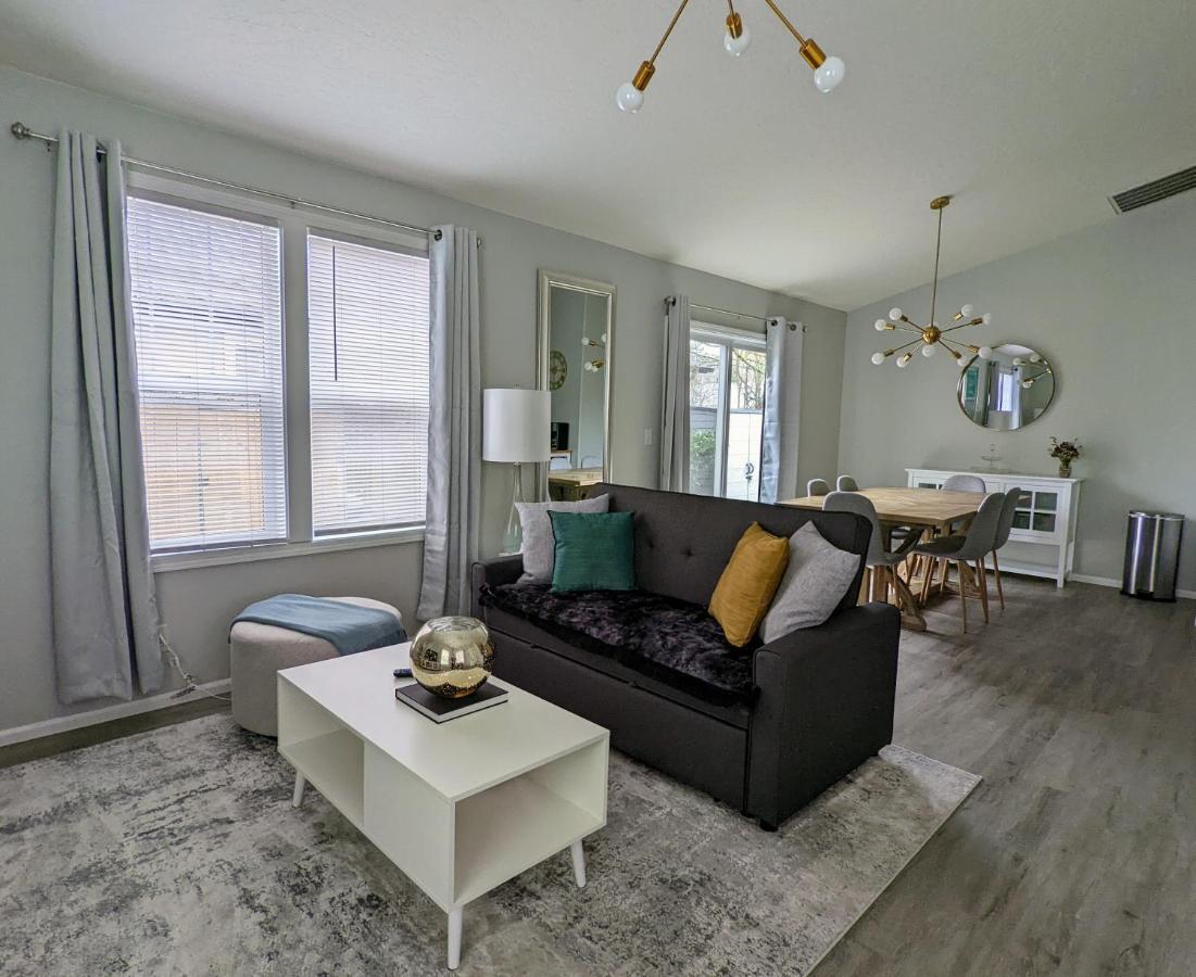 Contemporary 2-Bedroom Close To Downtown, Dining 유진 외부 사진