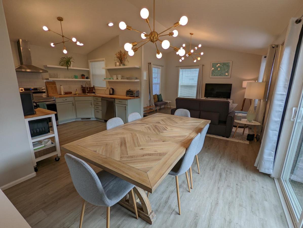 Contemporary 2-Bedroom Close To Downtown, Dining 유진 외부 사진