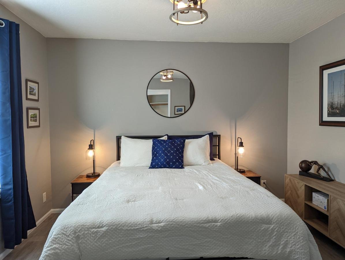 Contemporary 2-Bedroom Close To Downtown, Dining 유진 외부 사진