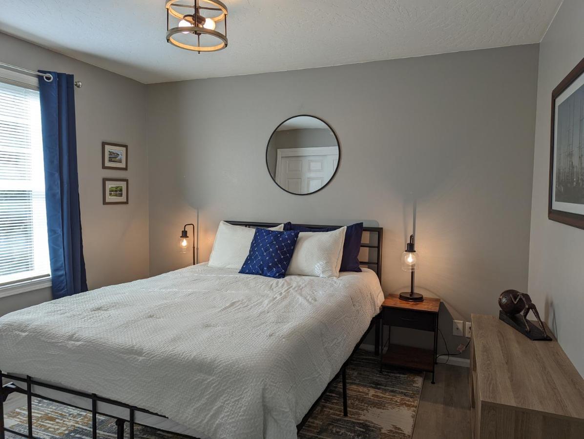 Contemporary 2-Bedroom Close To Downtown, Dining 유진 외부 사진