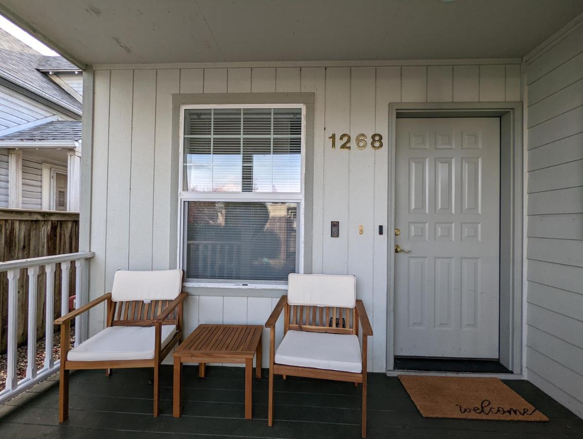 Contemporary 2-Bedroom Close To Downtown, Dining 유진 외부 사진